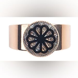 Sabika Soft Focus Medallion Adjustable Ring. Black & Silver. EUC Retails $59